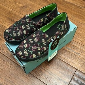 Brand new Youth Tom’s size 5